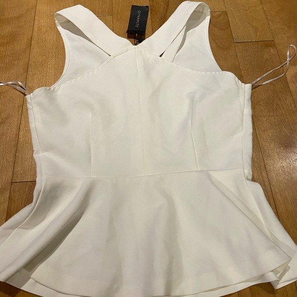 White classy top. Size small - Picture 2 of 3